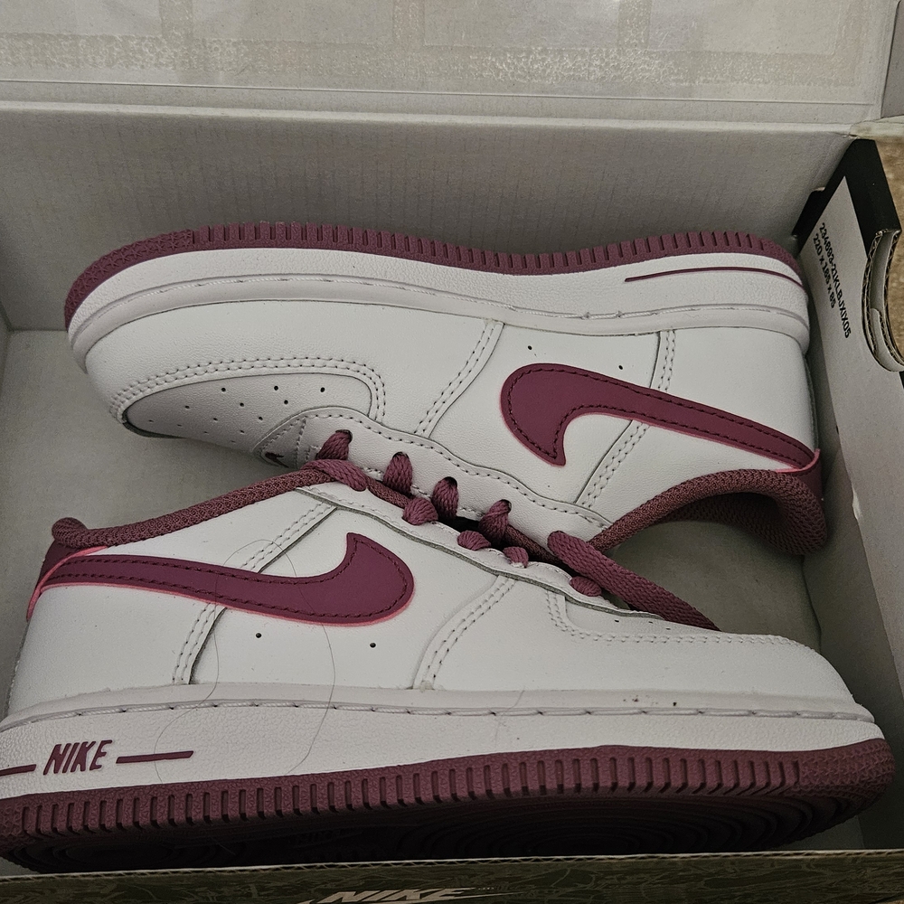 Nike White and Pink Sneakers